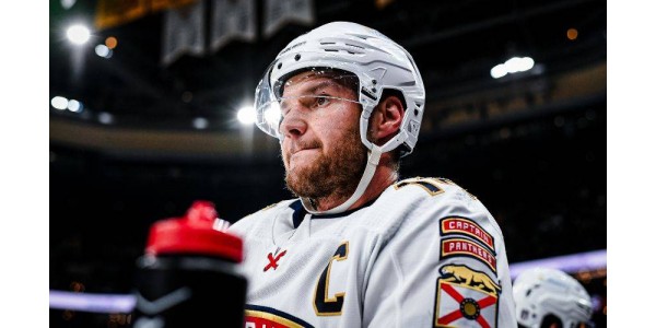 Kapitán Florida Panthers Aleksander Barkov podstoupil operaci, devět měsíců mimo hru Kapitán Florida Panthers Aleksander Barkov podstoupil operaci, devět měsíců mimo hru